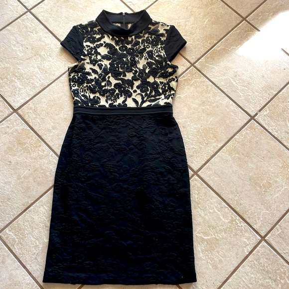 St. John Lace Pattern Midi-Length Textured Knit Dress - Picture 6 of 8